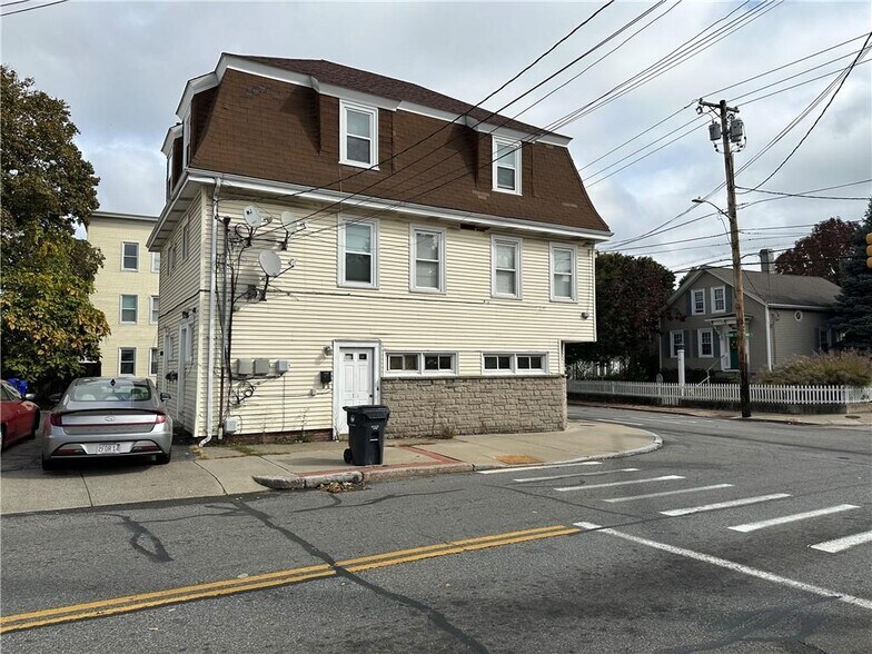More Photos Of 166 Division St, Pawtucket Apartments For Sale