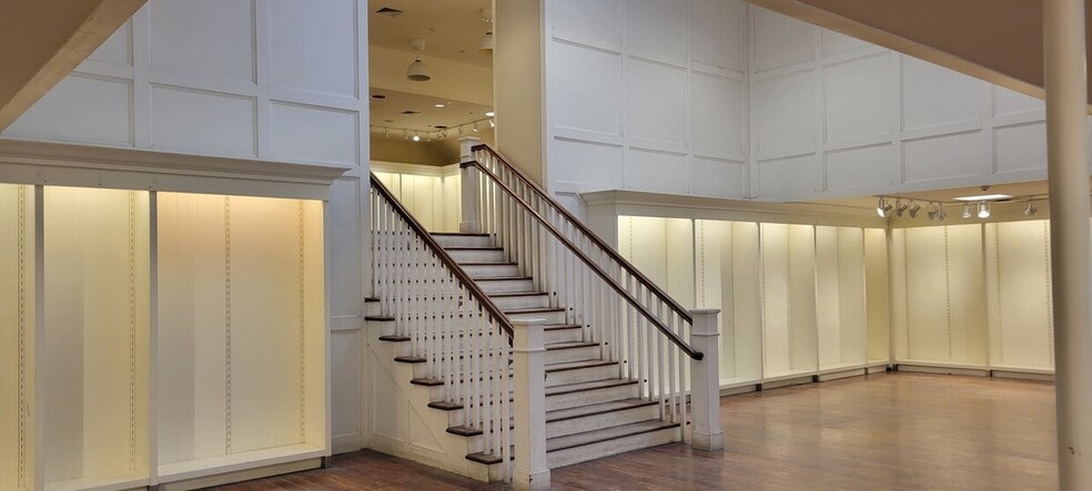 More Photos Of 32 Depot St, Manchester Center General Retail For Lease