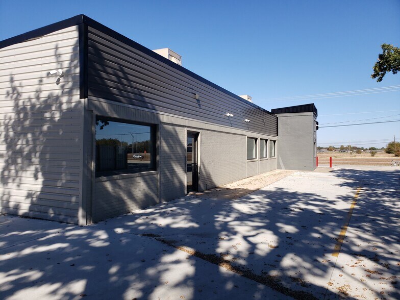 More Photos Of 229 Heritage, Lone Grove Fast Food For Sale