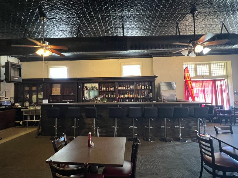 More Photos Of 821 W Broadway St, Muskogee Restaurant For Sale