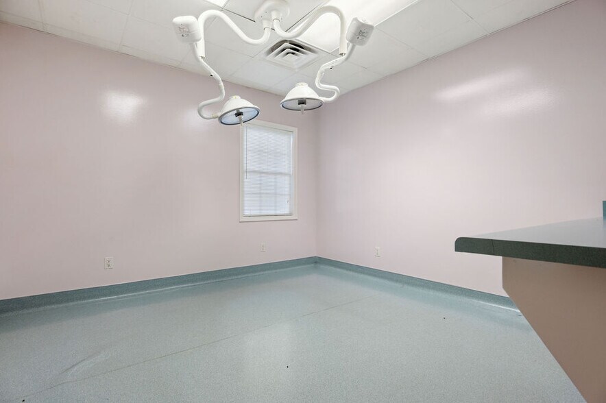 More Photos Of 43 Office Park Dr, Jacksonville Medical For Lease