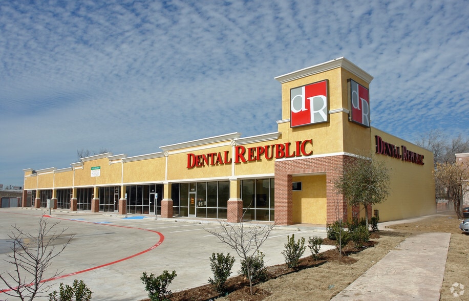 More Photos Of 3211 W Northwest Hwy, Dallas Storefront Retail Office For Lease