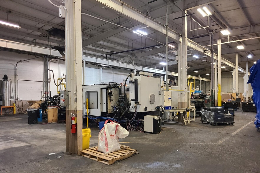 More Photos Of 1985 E Laketon Ave, Muskegon Manufacturing For Lease