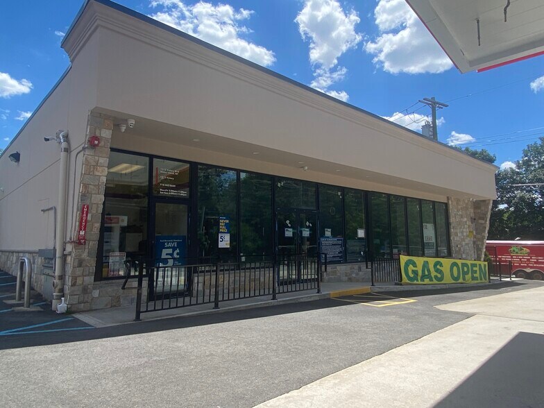 Primary Photo Of 1212 Victory Blvd, Staten Island Convenience Store For Lease