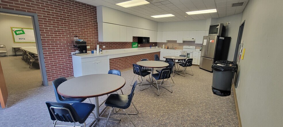 More Photos Of 32 Line St, Dunmore Office For Sale