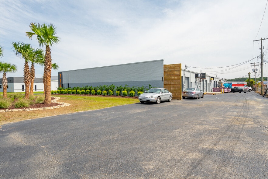 More Photos Of 7148 Cross County Rd, Charleston Warehouse For Lease
