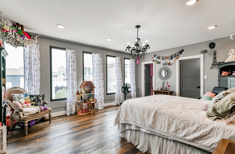 More Photos Of 2415 Church St, Galveston Light Distribution For Lease