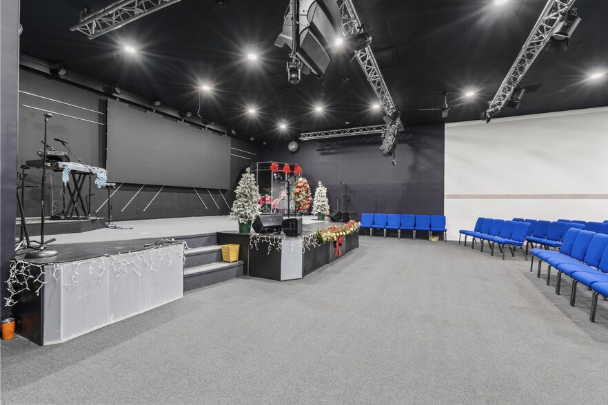 More Photos Of 914 E Main St, Stamford Warehouse For Sale