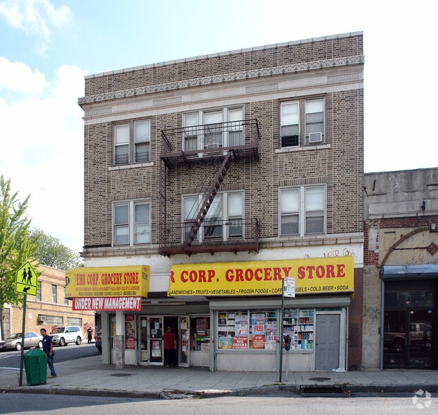 More Photos Of 98 Vreeland St, Staten Island Storefront Retail Residential For Lease