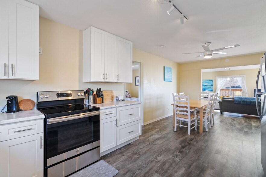 More Photos Of 259 S Pacific St, Rockaway Beach Specialty For Sale