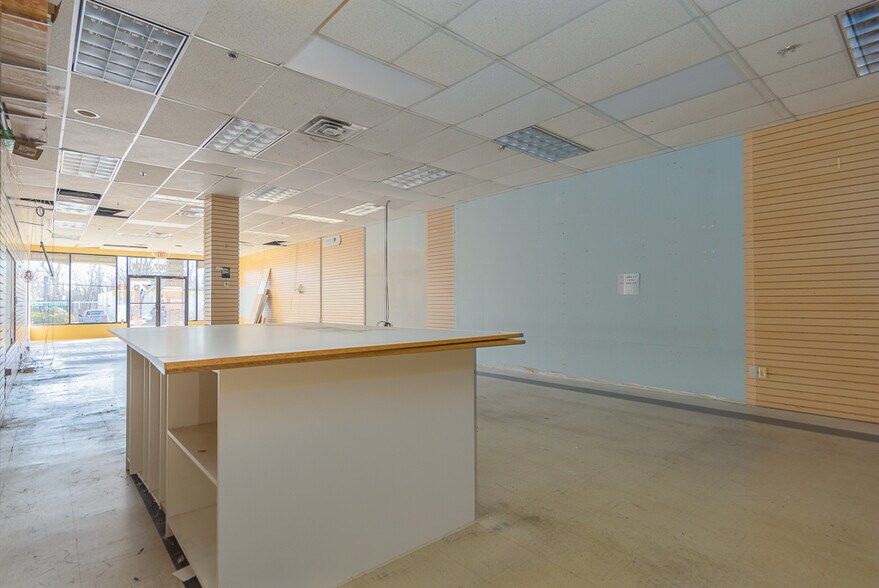 More Photos Of 27 N Middletown Rd, Nanuet Freestanding For Lease