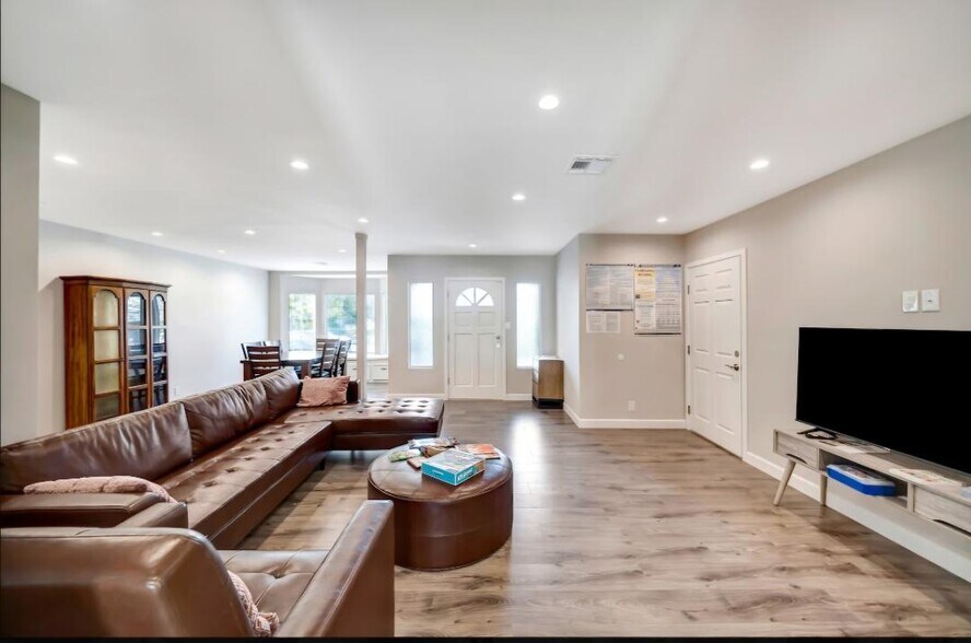 More Photos Of 6856 Hesperia Ave, Reseda Assisted Living For Sale