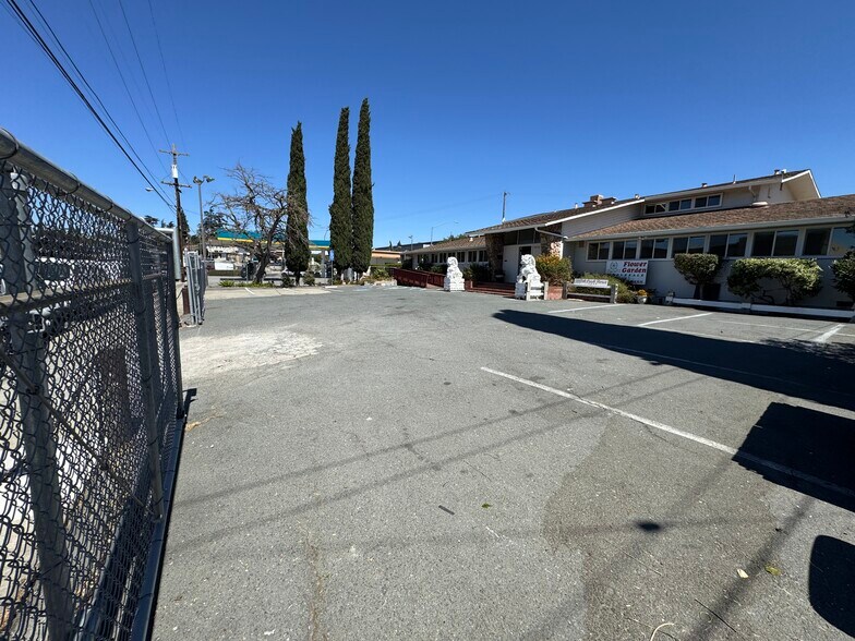 More Photos Of 2820 Broadmoor Ave, Concord Office For Sale