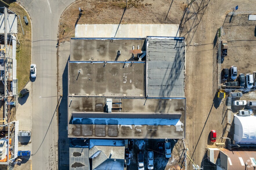 More Photos Of 4243 17A St SE, Calgary Service For Lease