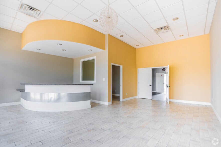 More Photos Of 7902-7904 Broadway St, Pearland Unknown For Lease