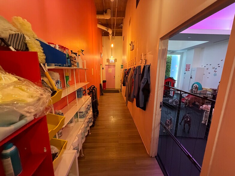 More Photos Of 819-823 W Eastman St, Chicago Freestanding For Lease