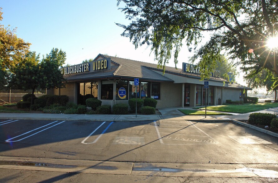 More Photos Of 2730-2758 Whitson St, Selma Unknown For Lease