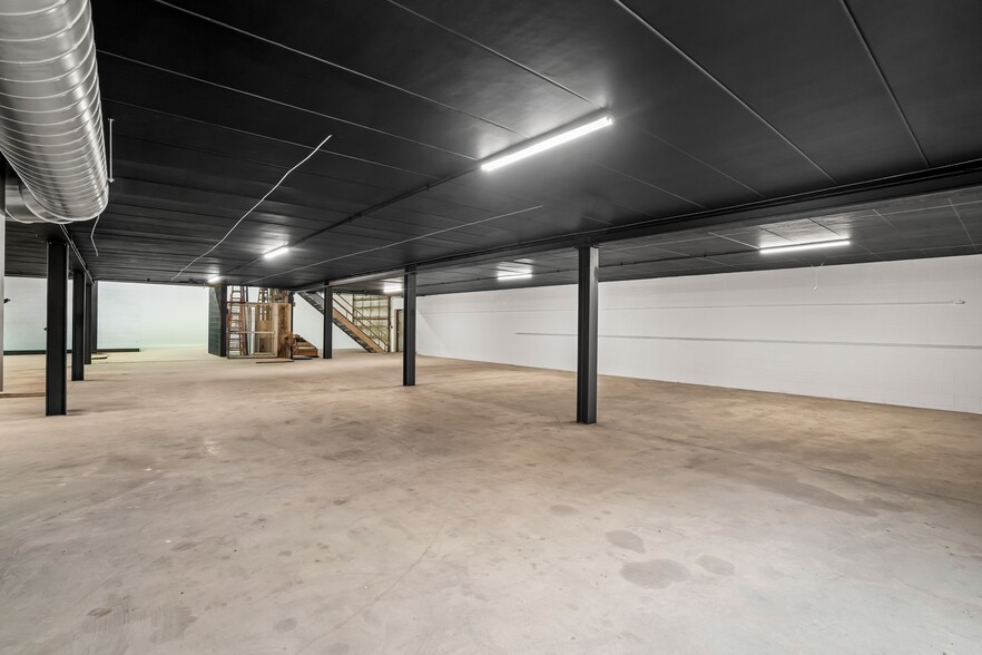 More Photos Of 1411 6th Ave, Grafton Showroom For Sale