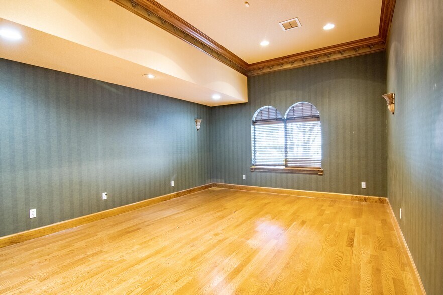 More Photos Of 757 Arlington Ave N, Saint Petersburg Office For Sale
