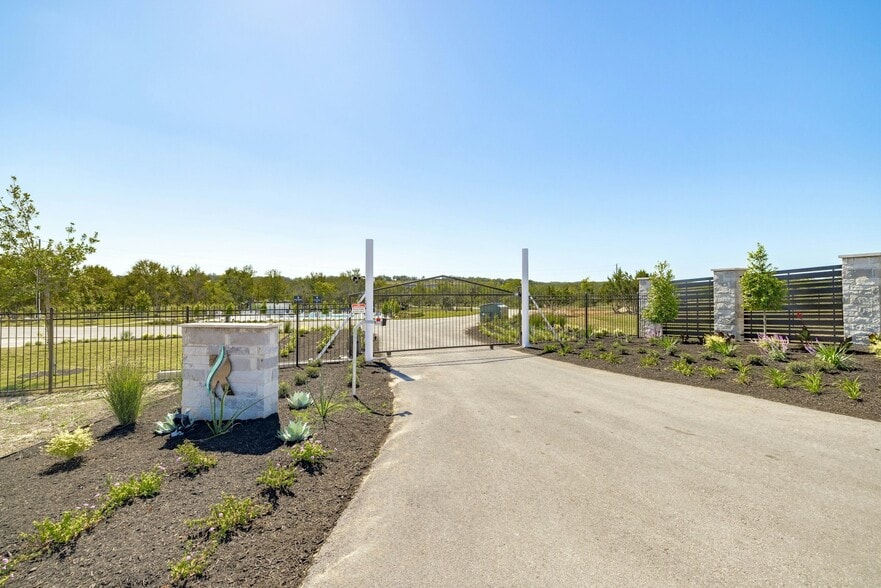 More Photos Of 1030 County Road 279, Liberty Hill Hotel For Sale