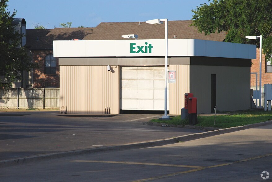 More Photos Of 1401 Eastchase Pky, Fort Worth Freestanding For Lease