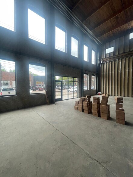 More Photos Of 1325 Quincy St NE, Minneapolis Loft Creative Space For Lease