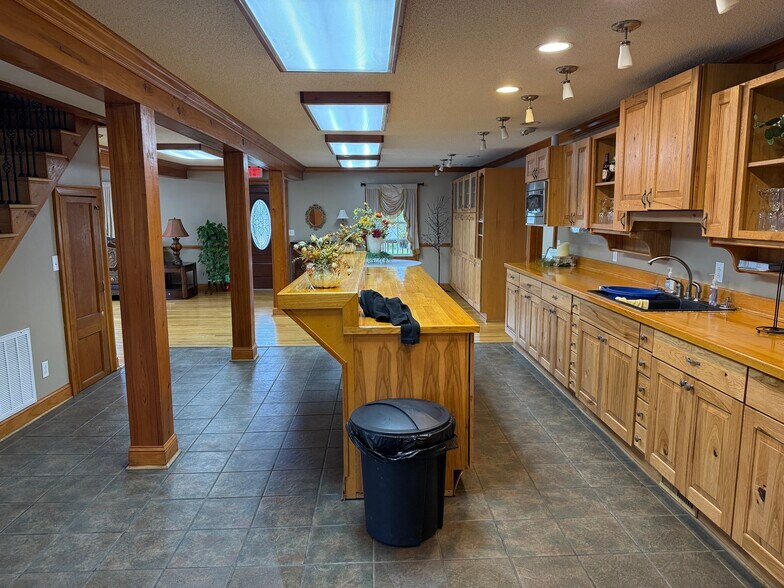 More Photos Of 102 Live Oak St, Tabor City Restaurant For Sale