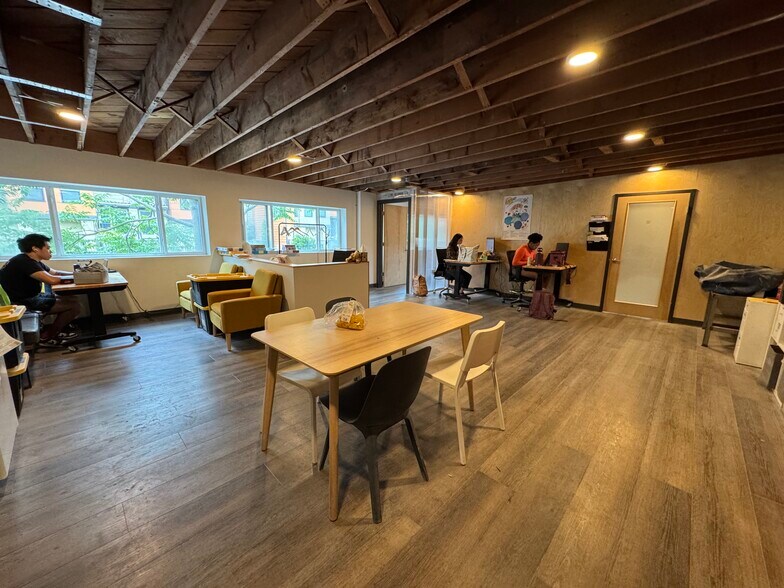 More Photos Of 3621-3625 Interlake Ave N, Seattle Warehouse For Sale