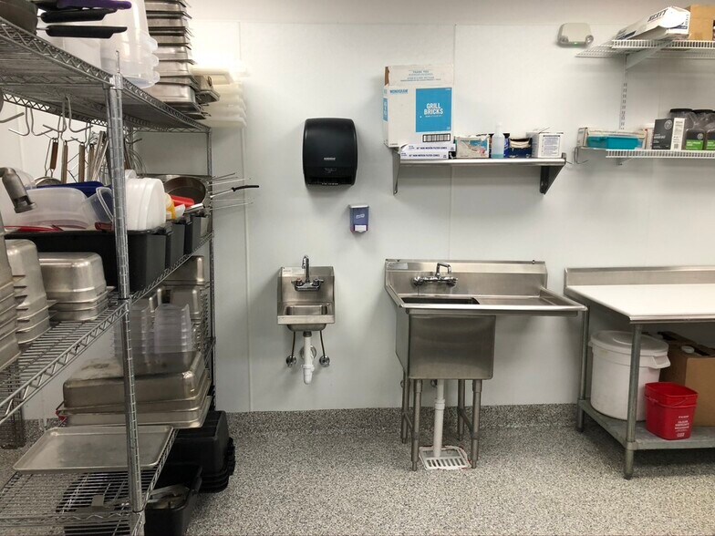 More Photos Of 106 E Lincoln Hwy, Dekalb Restaurant For Lease