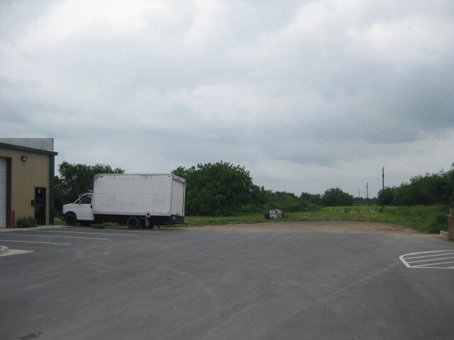 More Photos Of 1718 N Closner Blvd, Edinburg Warehouse For Lease