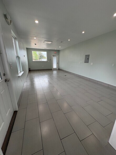 More Photos Of 276 E Pine St, Ponchatoula Office For Sale