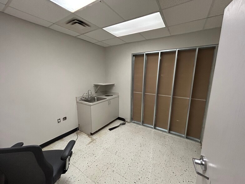 More Photos Of 1230 E Kingsley St, Springfield Medical For Lease