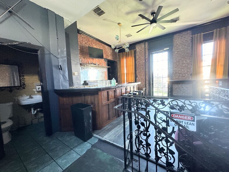 More Photos Of 1910 Magazine St, New Orleans Storefront Retail Residential For Lease