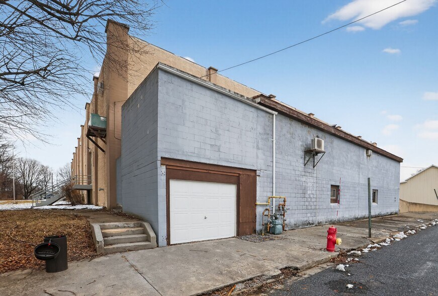 More Photos Of 25 Willow st, Richland Warehouse For Sale