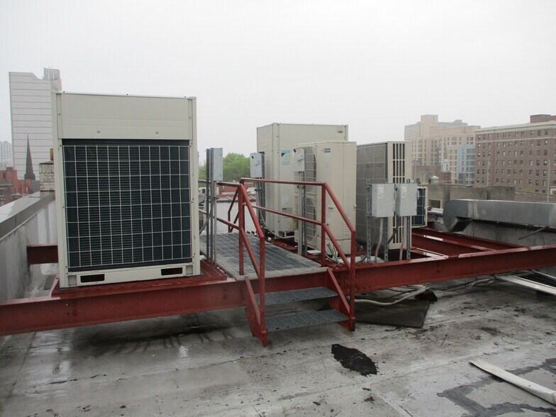 More Photos Of 90-34 161st St, Jamaica Office For Lease