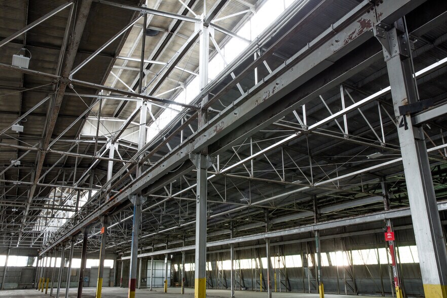 More Photos Of 205 S Mission Rd, Los Angeles Warehouse For Lease