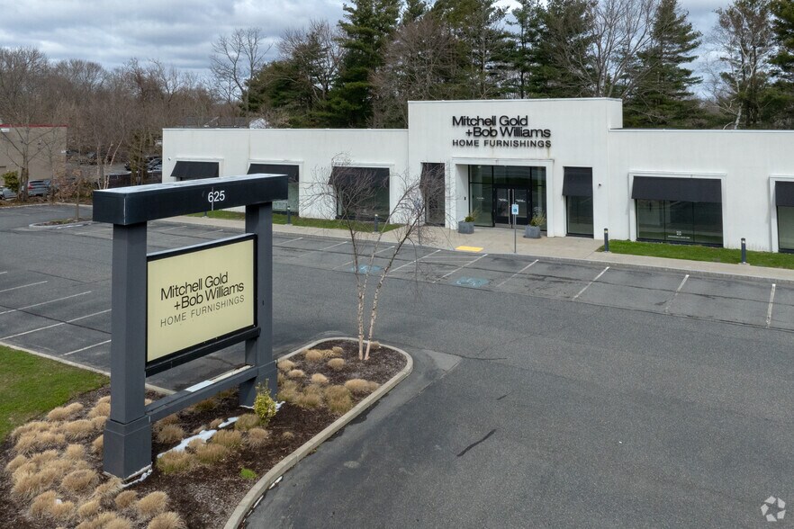 More Photos Of 625 Worcester St, Natick Freestanding For Lease