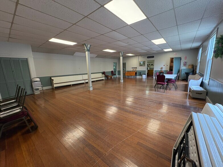More Photos Of 88 Main St, Buxton Office Residential For Sale