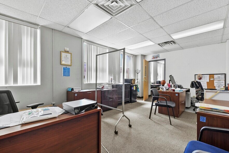 More Photos Of 5 Dover St, New Bedford Office For Lease