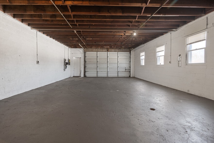 More Photos Of 10118 Eagle St, Dearborn Industrial For Sale