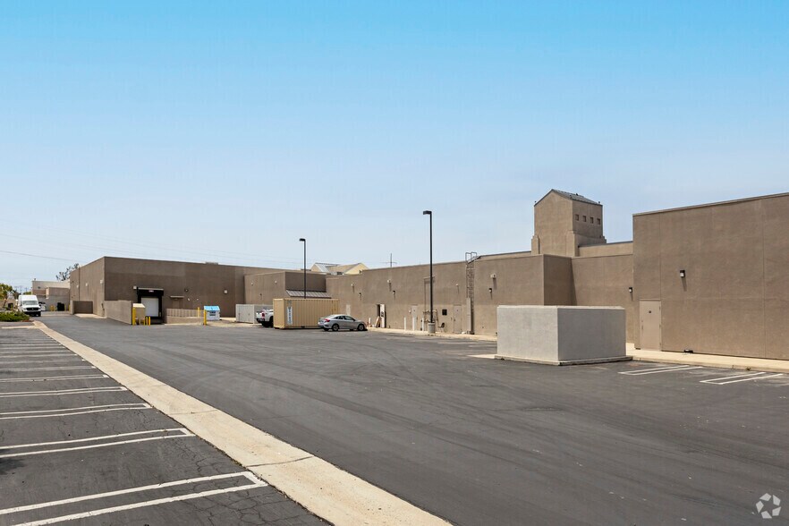 More Photos Of 610-680 Palomar St, Chula Vista Unknown For Lease