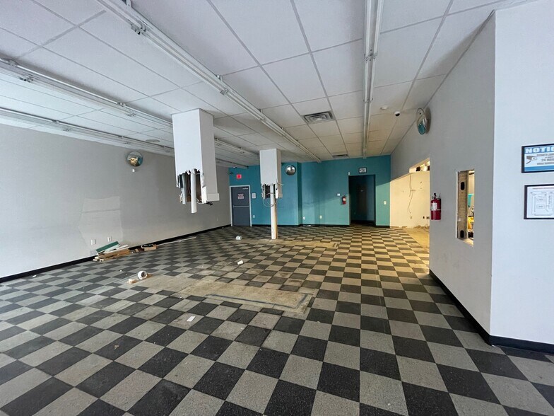 More Photos Of 800-820 Mckeesport Rd, Elizabeth Supermarket For Lease