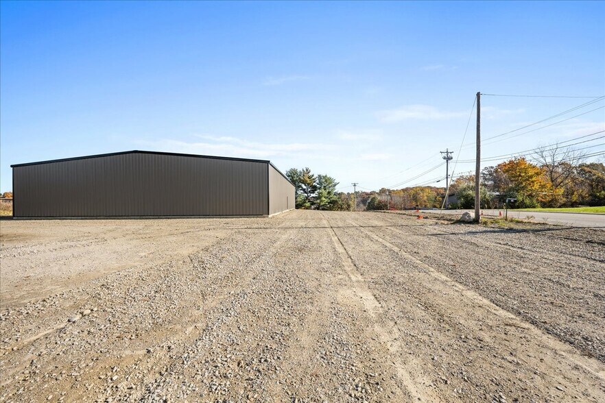 More Photos Of 15 Technology Dr, Auburn Warehouse For Lease