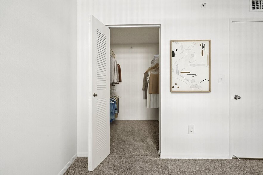 More Photos Of 353-383 Aragon Ave, Coral Gables Apartments For Lease