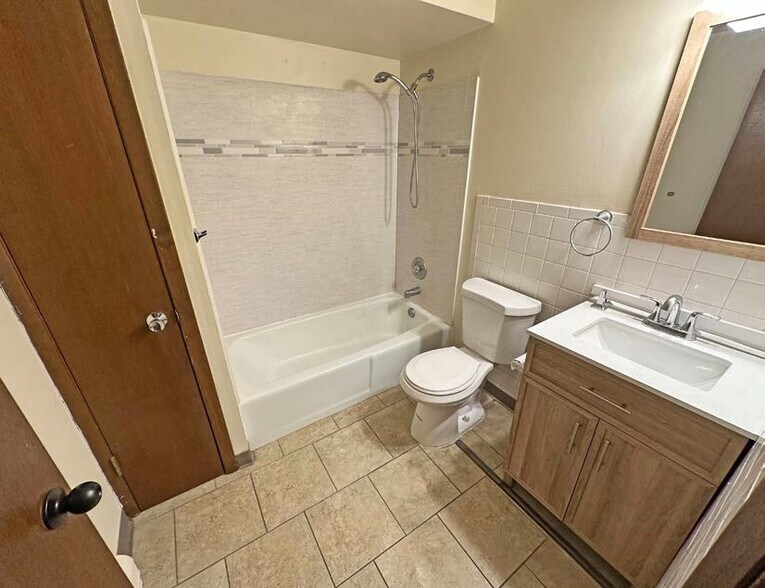 More Photos Of 2121 176th Pl, Lansing Apartments For Sale
