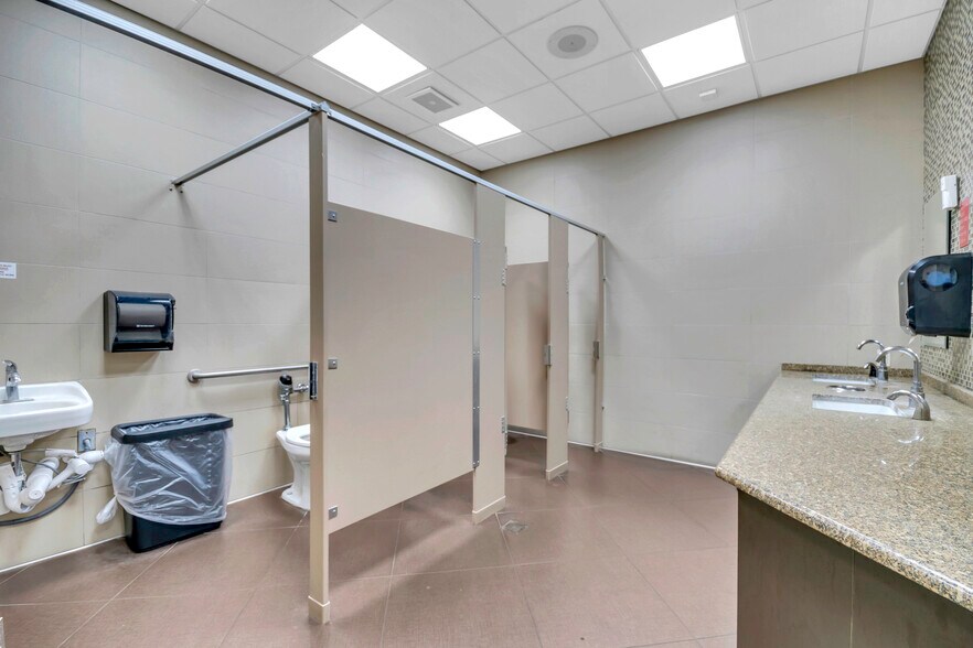 More Photos Of 5600 Butler National Dr, Orlando Service Station For Sale