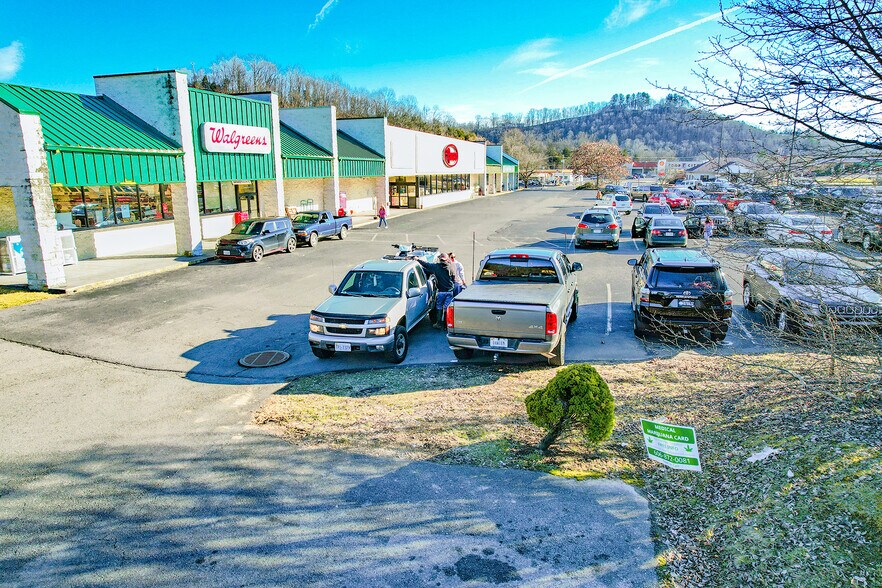 More Photos Of 16427 Wise St, Saint Paul Storefront Retail Office For Lease