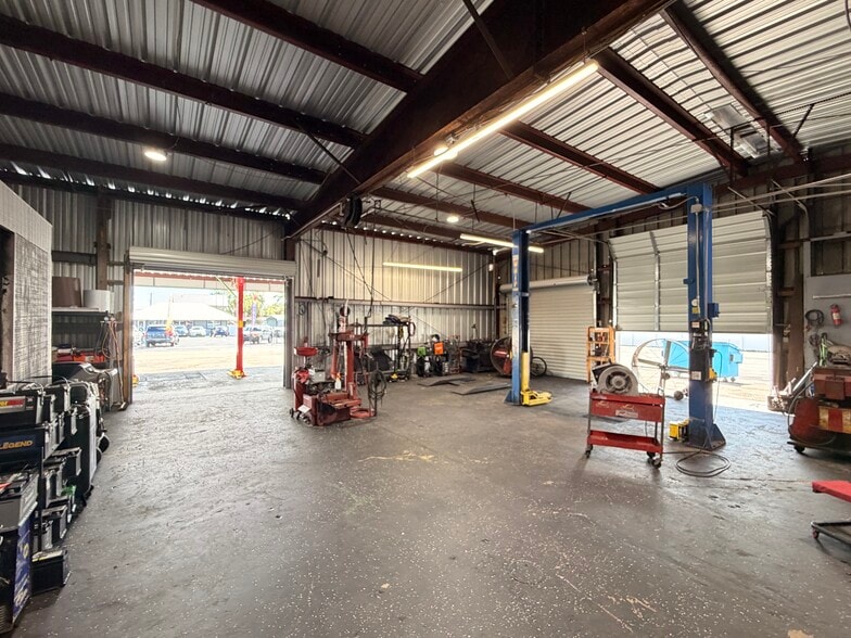 More Photos Of 5100 34th St N, Saint Petersburg Auto Repair For Sale