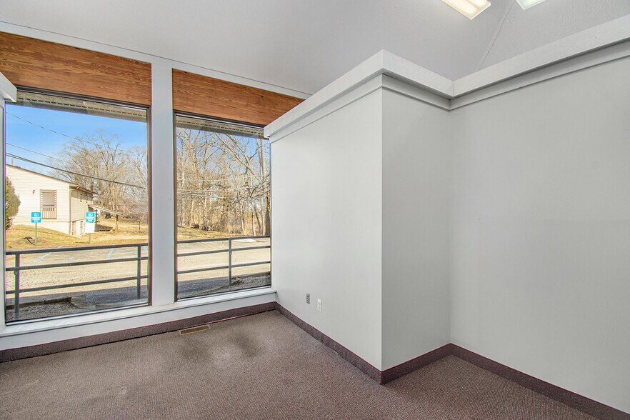 More Photos Of 18340 Middlebelt Rd, Livonia Office For Sale