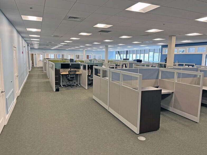 More Photos Of 300 Constitution Ave, Portsmouth Research And Development For Lease